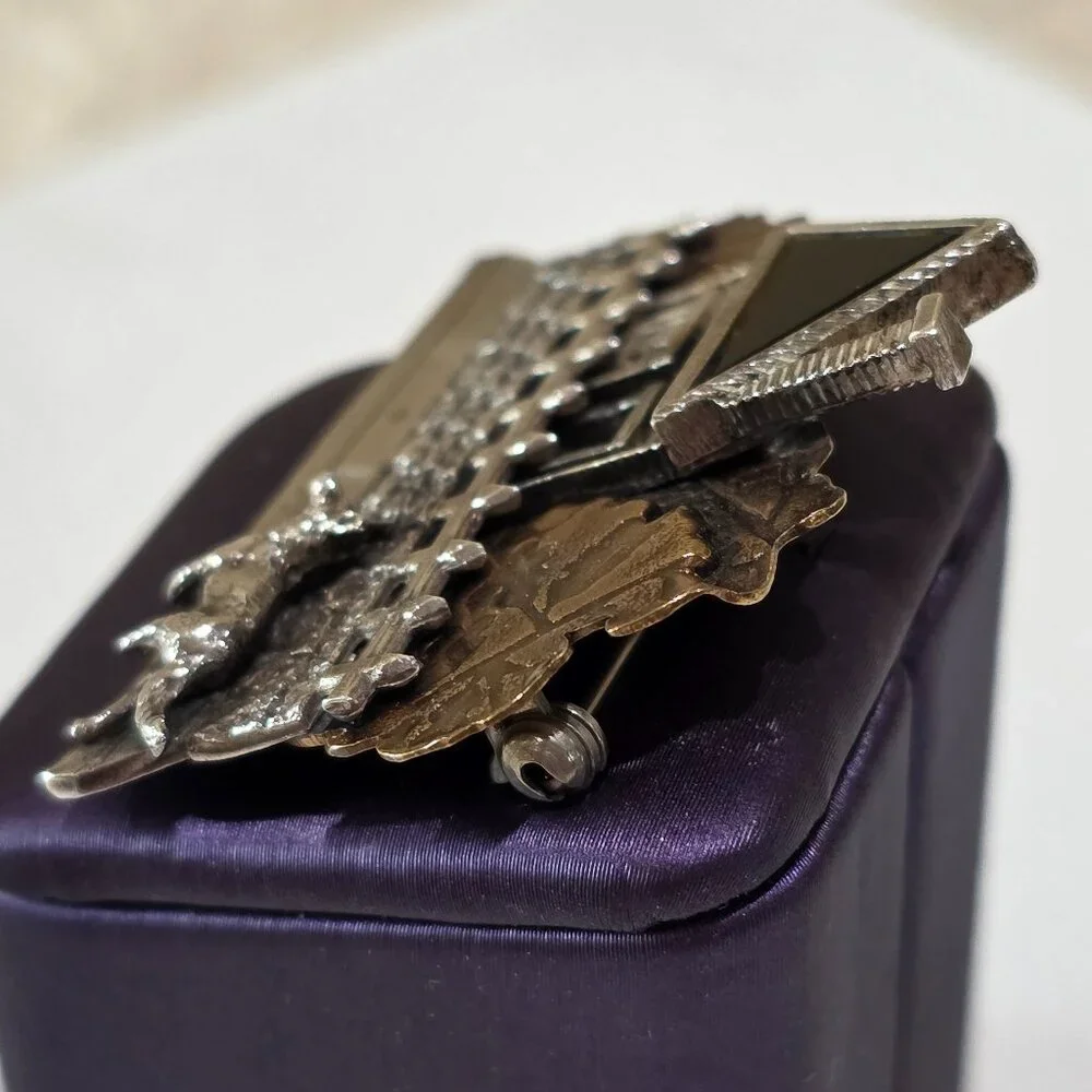 Vintage JP Reardon House Onyx Roof Dog Brass Accent Sterling Silver Pin Brooch